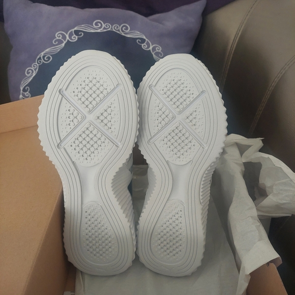 BNWB Puma women's Defy Mid Cross Trainer size 7. - Picture 10 of 16